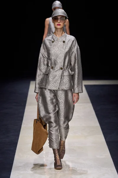 Look 27